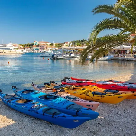 Vera * Dhrapanítika